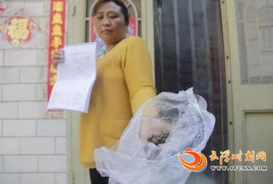 驚悚!女子手術後身體散發惡臭!20天後下體竟然掉出…讓她一看就暈倒了!!