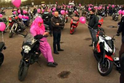 扭轉刻板印象!法國女重機騎士 上街遊行爭性別平權