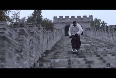 法國滑雪好手托維斯 雙板滑板挑戰各路面