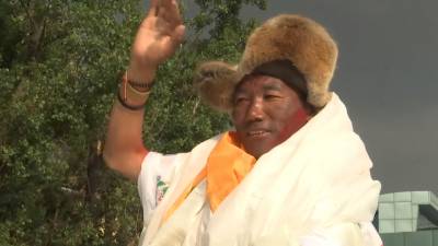 頸椎斷重生創紀錄 117天登世界七大洲最高峰