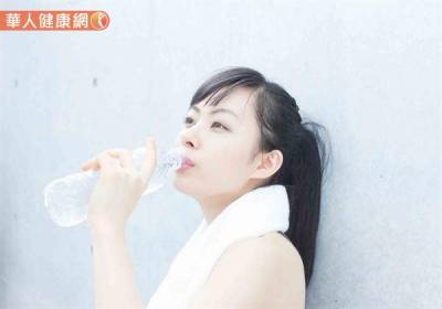 濕毛巾圍脖子是降溫法寶?中醫:4個降溫 消暑要點,亦不傷心血管...