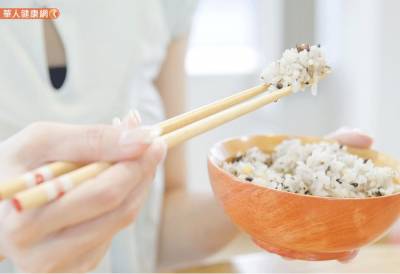 先吃飯還是先喝湯?減肥博士:吃每頓飯時間,不要少於20分鐘