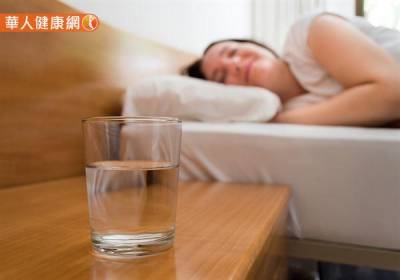 睡前準備1杯「還陽水」,起床後喝光助養生?中醫師這樣說…