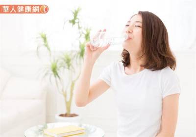 睡前準備1杯「還陽水」,起床後喝光助養生?中醫師這樣說…