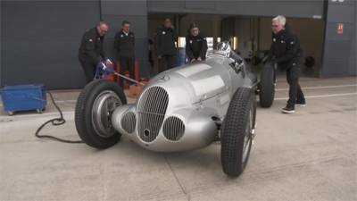 母公司投入賽車125年 F1名將體驗復古賽車