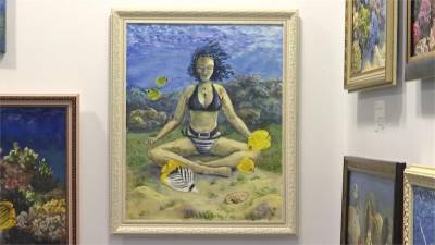 全球首位海底畫家 潛水畫作來台展出