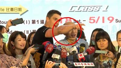 扯!高雄自由車場地破洞用紙補 賽事講評直呼羞愧