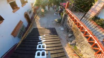 越野單車城市下坡賽 主觀鏡頭驚險如身歷其境