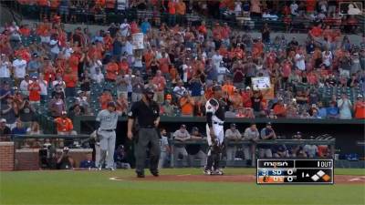 MLB/馬查多首度返老東家 敲生涯金鶯主場百轟