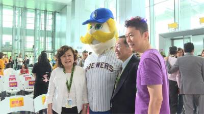 釀酒人吉祥物訪民視 新八點檔明星變球迷