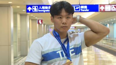 世大運體操隊回台 李智凱秀出「金銀銅」獎牌