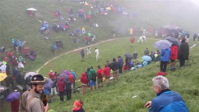 奧地利傳統角力賽 2000公尺高山罕見奇景