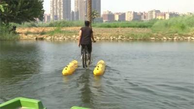 尼羅河上新興休閒活動 水上腳踏車正夯