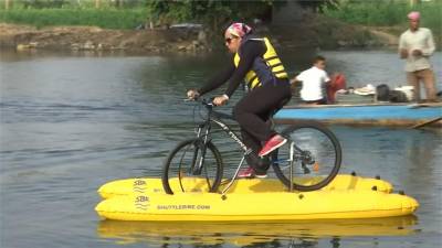尼羅河上新興休閒活動 水上腳踏車正夯