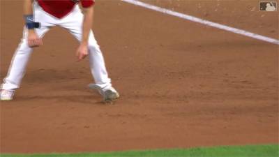 MLB/柯蕭登道奇隊史最多勝左投 貝林傑滑壘掉褲子