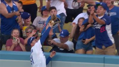 MLB/Pederson撞牆沒收全壘打!道奇7轟奪第90勝