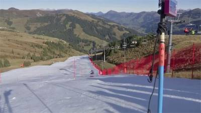 人造雪滑雪場10月就能滑!環保團體譴責搞「迪士尼樂園」?