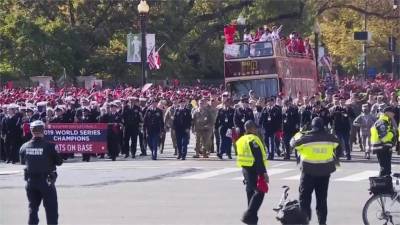 國民隊奪冠慶祝大遊行 估計近百萬民眾上街