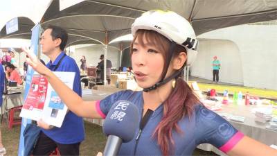 日月潭自行車嘉年華 段慧琳載愛女吸睛