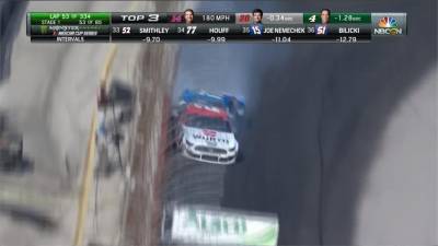 美國NASCAR又車禍 兩車自撞護欄再相撞