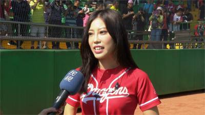 味全龍啦啦隊首度亮相!小龍女 老龍迷現身球場重現龍魂