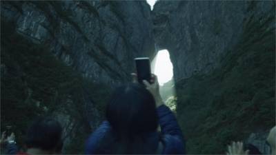 鋼鐵人真人版!飛行員穿火箭裝 穿越張家界「天堂之門」