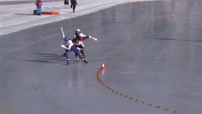 冬季青年奧運/首次站上頒獎台!台灣小將3對3冰球賽摘銀