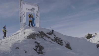 瑞士自由滑雪大賽 陡峭雪坡奔馳超刺激