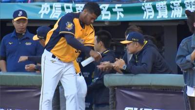 全球職棒首戰!中信兄弟象統一獅閉門開打