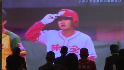 中職/味全龍正式簽約新竹市 張泰山:讓新世代傳承龍魂