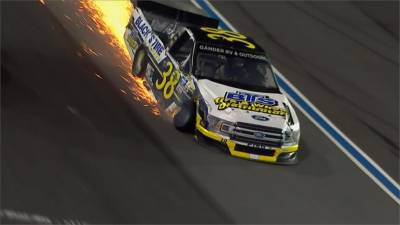 賽車/11天7戰體能大考驗 艾略特奪NASCAR卡車賽特別獎金
