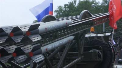 俄羅斯老軍用車比賽 飛彈車 裝甲車等齊聚莫斯科
