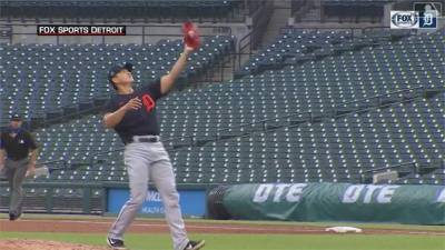 MLB/ 張育成替補敲二壘安打 江少慶可當假先發