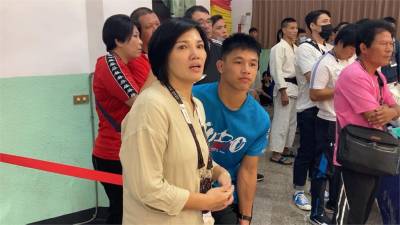 全中運/林崇佑高男組柔道二連霸!賽後跪地謝恩師