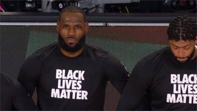 NBA/唱國歌皆單膝下跪 球員復賽爭種族平權