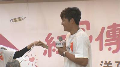 首度通話資助人 王維中羞稱「有初戀感覺」