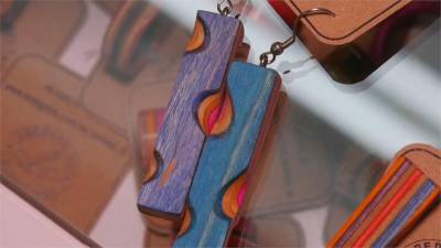 廢棄滑板再利用 板身雕琢變身生活精品