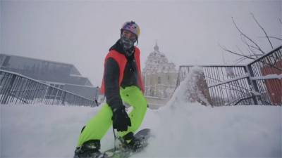 馬德里50年最深積雪 雪板高手街頭秀特技