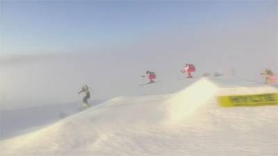 世界盃自由式滑雪遇濃霧 難度提高 戰況刺激