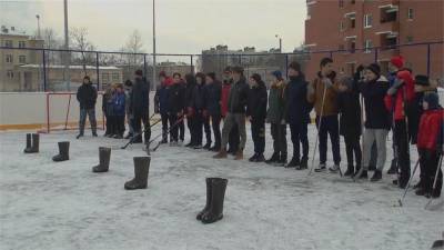 俄羅斯「雪靴冰球賽」 傳統遊戲安全易上手