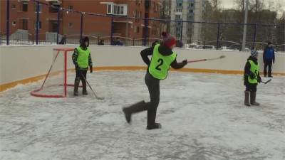 俄羅斯「雪靴冰球賽」 傳統遊戲安全易上手