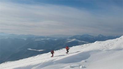 烏克蘭民眾登山躲疫情 人數越來越多也成問題