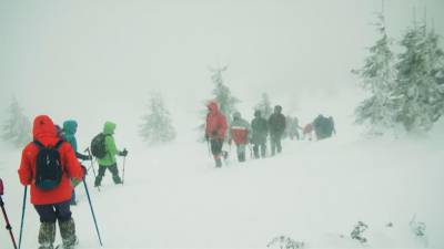 烏克蘭民眾登山躲疫情 人數越來越多也成問題