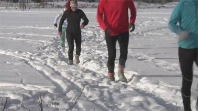 芬蘭人穿毛襪跑雪地 稱強身又按摩足部