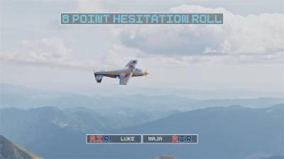 空中「人機大戰」 正妹特技好手不讓鬚眉