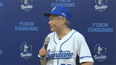 大咖來了!大導演李安開球 挖地瓜笑得靦腆