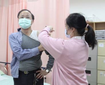堅實防疫第一線 北榮新竹分院彭家勛院長率領醫護人員施打疫苗