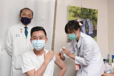 市長林智堅接種COVID-19疫苗 呼籲共同施打構築防護網