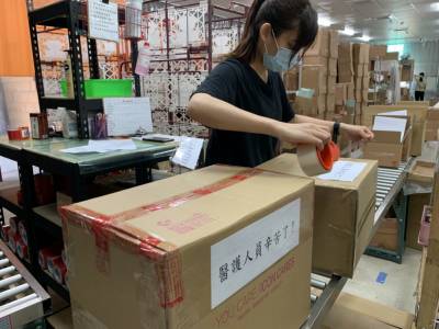 關懷支持防疫前線護理師 愛康生技捐逾萬片生理用品予9間醫院