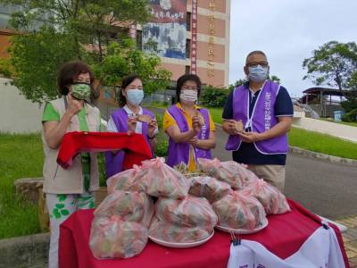 端午佳節暖心關懷長輩 竹市社區婦女關懷協會贈粽予新竹榮家